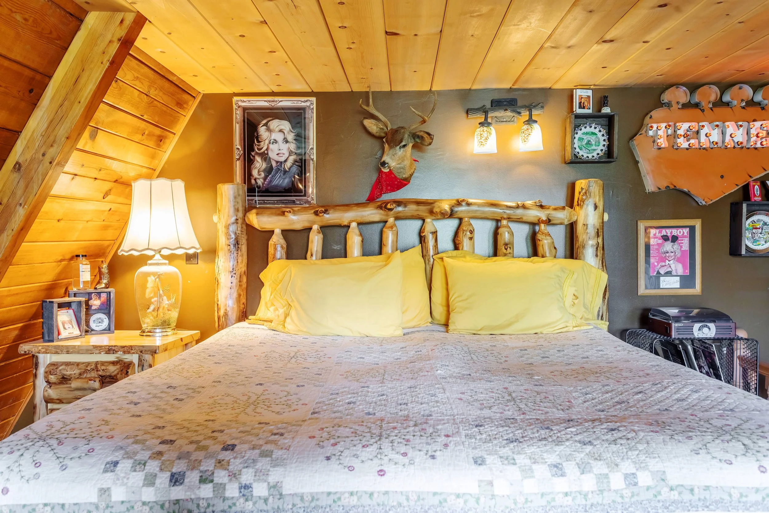 Book The Dolly — Hicksville Pines